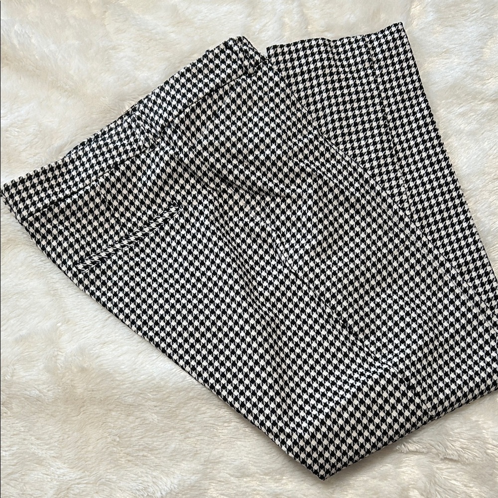 Black and White Old Navy Houndstooth Pixie Pants